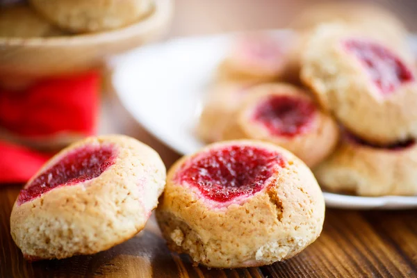 Sweet cookies with jam — Stock Photo, Image