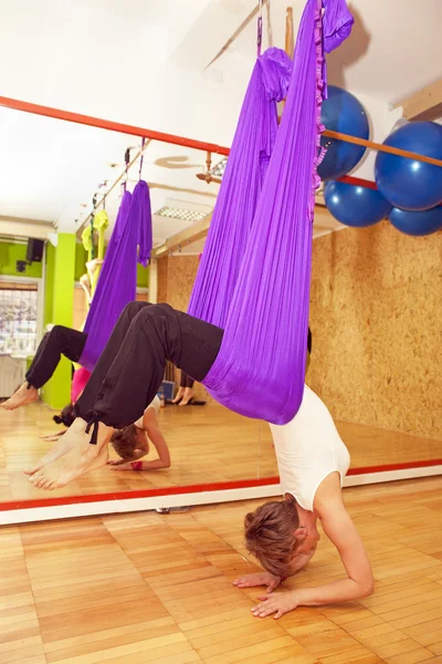 Yoga aéreo — Fotografia de Stock