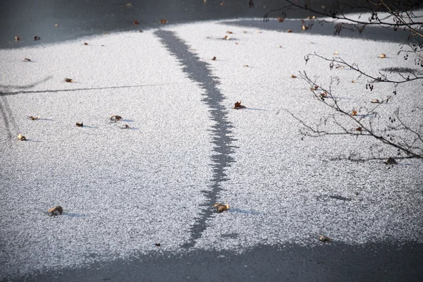 Faixas na neve — Fotografia de Stock