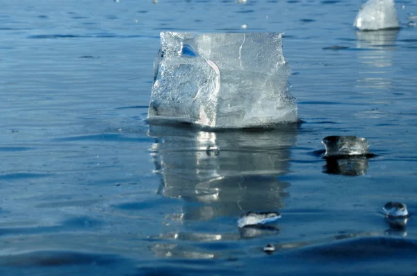 Trozos Transparentes Hielo Superficie Del Estanque Helado Lago Baikal Foto —  Fotos de Stock