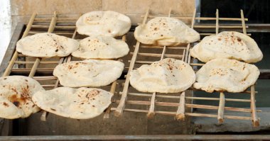 Arapça ekmek fırından yeni çıkmış. Egypt.photo fırında tonda