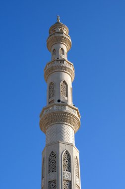 Kule Minare karşı parlak mavi gökyüzü, Hurghada, Mısır