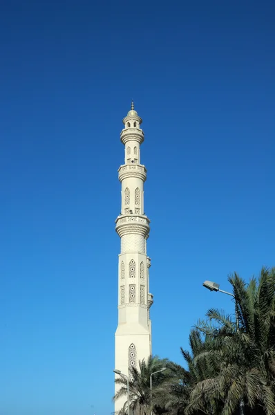 Torre Minarete Mesquita Contra Céu Azul Brilhante Hurghada Egito — Fotografia de Stock