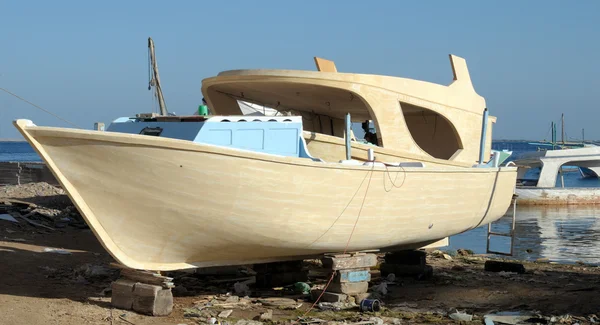 Holzboot Auf Der Bucht — Stockfoto