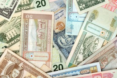 rasgele karışık banknotlar farklı ülkeden oluşan arka plan