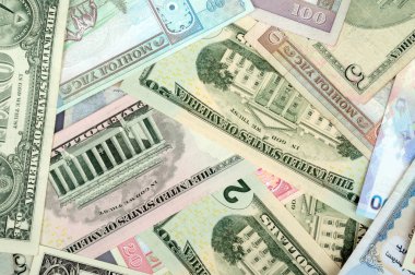 rasgele karışık banknotlar farklı ülkeden oluşan arka plan