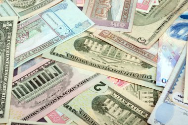 rasgele karışık banknotlar farklı ülkeden oluşan arka plan