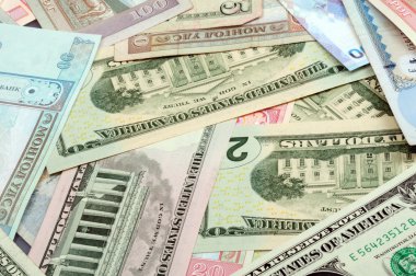 rasgele karışık banknotlar farklı ülkeden oluşan arka plan