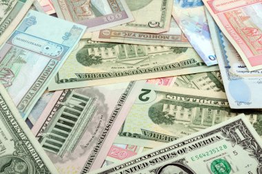 rasgele karışık banknotlar farklı ülkeden oluşan arka plan