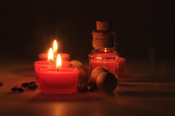 Spa Samenstelling Geurkaarsen Koffiebonen Aromatische Houten Ballen Olie Een Glazen — Stockfoto