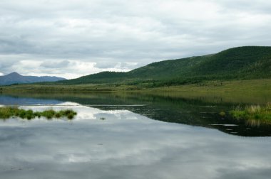 dağ ve nehir manzara