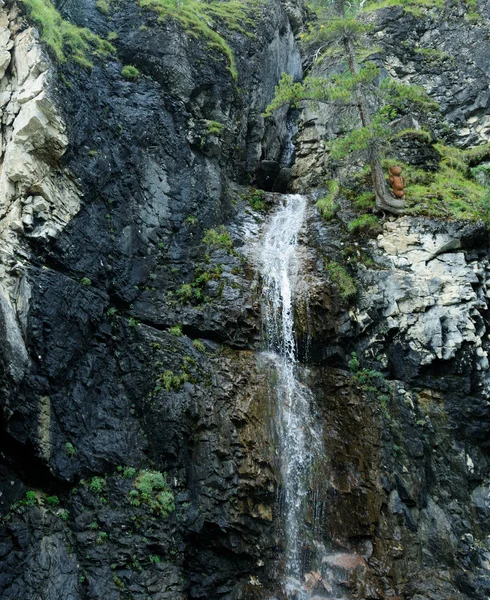 Небольшой Водопад Горах — стоковое фото