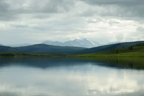 Hermoso Paisaje Con Lago Montañas —  Fotos de Stock