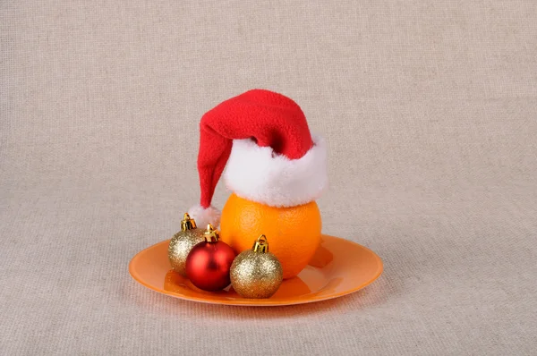 Pomeranč Santa Kloboukem Baublesem — Stock fotografie