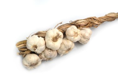 beyaz arka plan üzerinde sarımsak demet