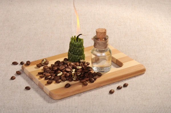 Kaffeebohnen Flasche Und Kerze — Stockfoto