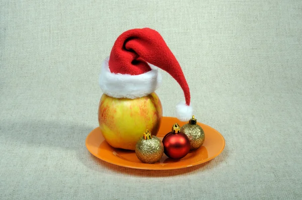 Weihnachts Oder Neujahrsthema Mit Apfel Und Kugeln — Stockfoto