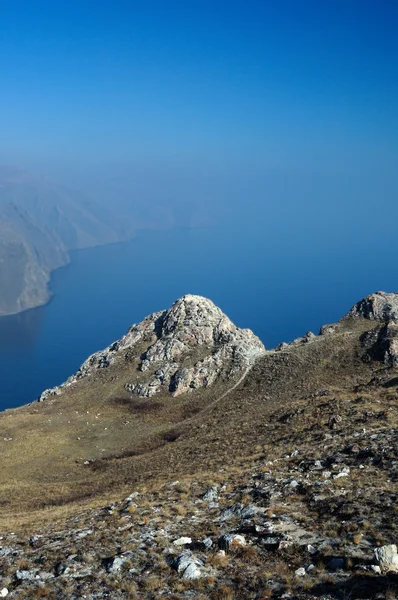 Güzel Dağlar Manzara Mavi Gökyüzü Ile — Stok fotoğraf