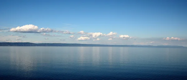 Zee Blauwe Lucht Met Wolken — Stockfoto