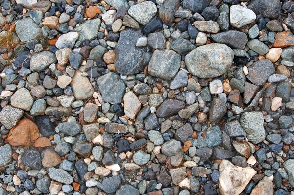 Piedras de guijarros en el lado rive — Foto de Stock