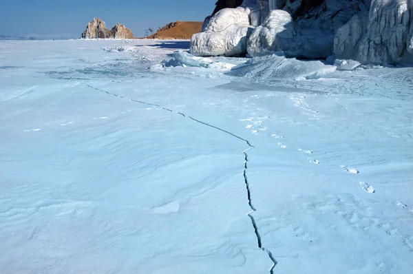 Лід на поверхні озера Байкал. — стокове фото