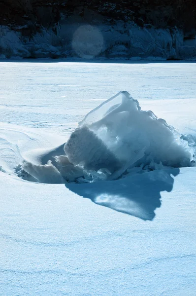 Glace à la surface du lac Baïkal . — Photo