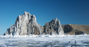 Cape Burhan Olkhon Adası batı kıyısında. Deniz Baykal.