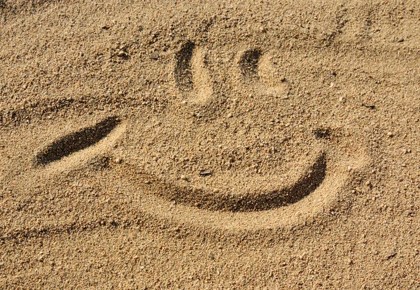 Arte arenosa, sinal de emoção desenhado à mão na areia — Fotografia de Stock