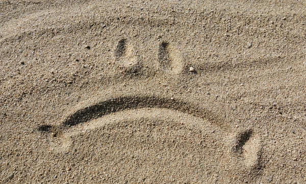 Arte de arena, signo de emoción dibujado a mano en la arena — Foto de Stock