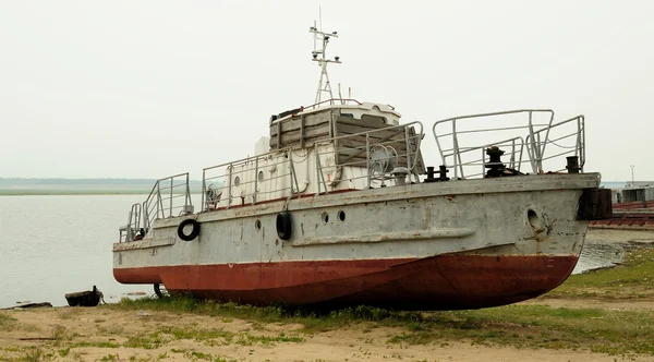 Vecchia nave arrugginita. Tonificazione usata della foto — Foto Stock