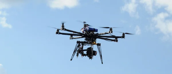 Octocopter 無人飛行では、デジタル カメラで使用される写真の調子を整える — ストック写真