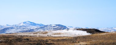 Büyük bozkırlarında Olkhon Adası, Baykal Gölü üzerinde mavi gökyüzü. Fotoğrafı tonlama kullanılan