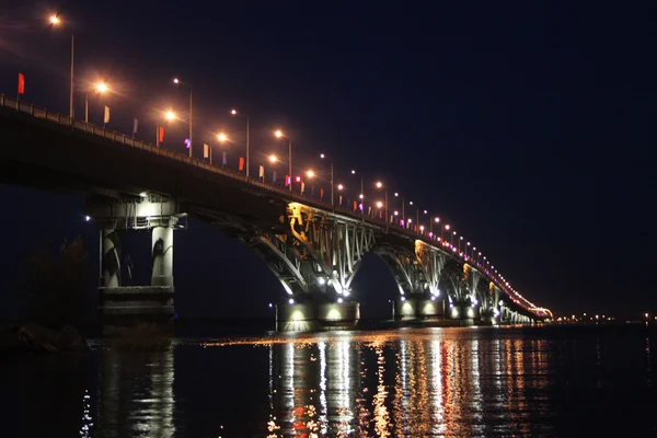A ponte do outro lado do rio. Volga — Fotografia de Stock