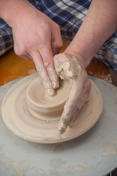 Hands of a potter — Stock Photo, Image