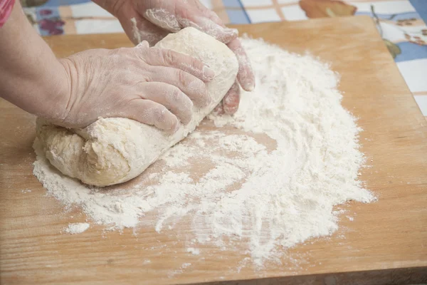 Women's hands preparing fresh yeast dough — Stock Photo, Image