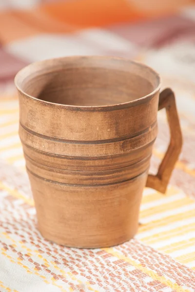 伝統的な手作りのマグカップ — ストック写真