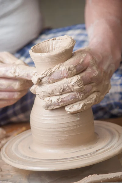 Hands of a potter — Stock Photo, Image