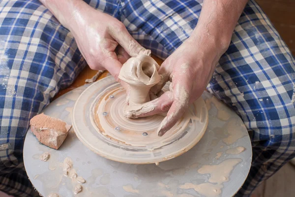 Hands of a potter — Stock Photo, Image