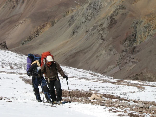 Escursionisti in montagna — Foto Stock