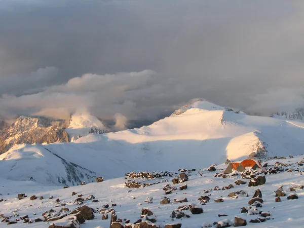 Tents under snow in the camp, Andes — Stock Photo, Image