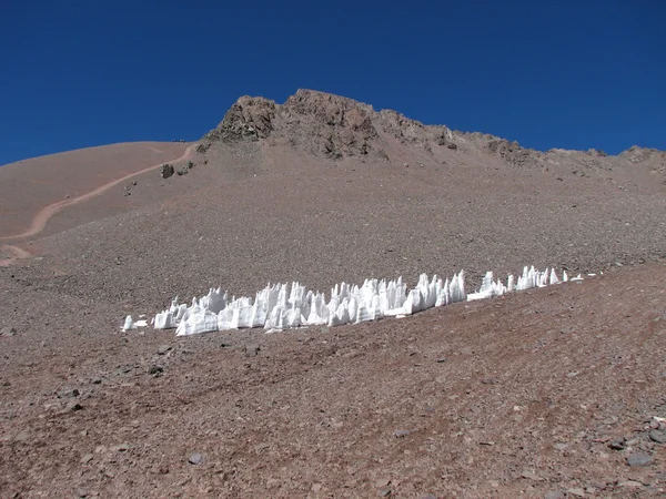 Ice chunks on the ground in mountains — Stock Photo, Image