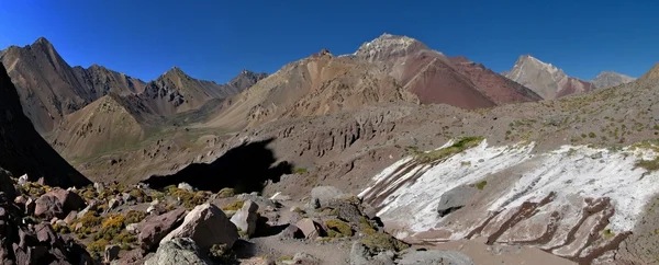 Beau paysage de montagne dans les Andes — Photo