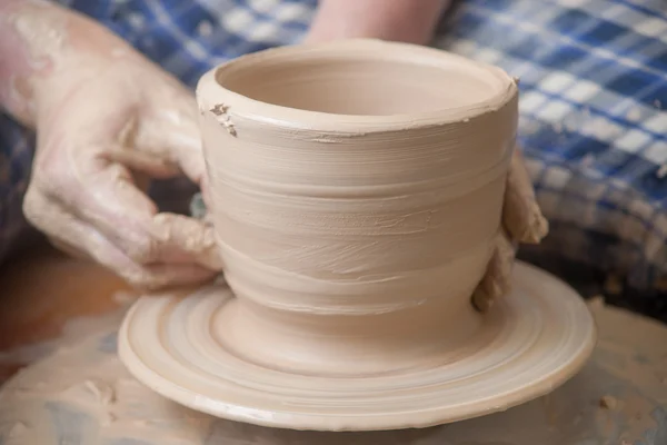 Hands of a potter — Stock Photo, Image