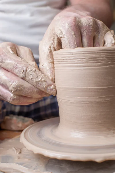 Hands of a potter — Stock Photo, Image