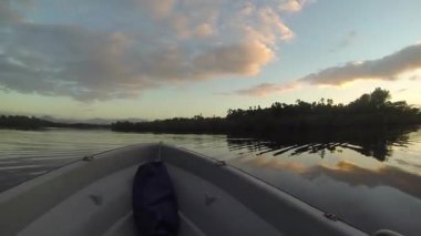 nehir üzerinde seyahat