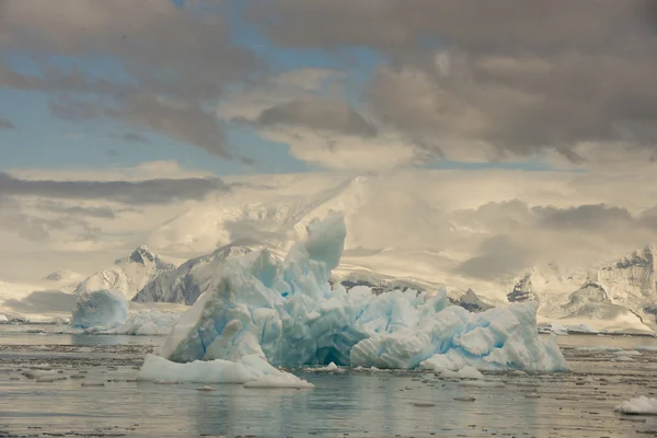 Iceberg — Stock Photo, Image