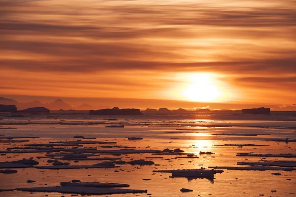 Puesta de sol en la Antártida — Foto de Stock