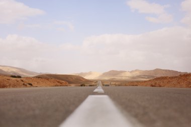 yol Necef çölünde