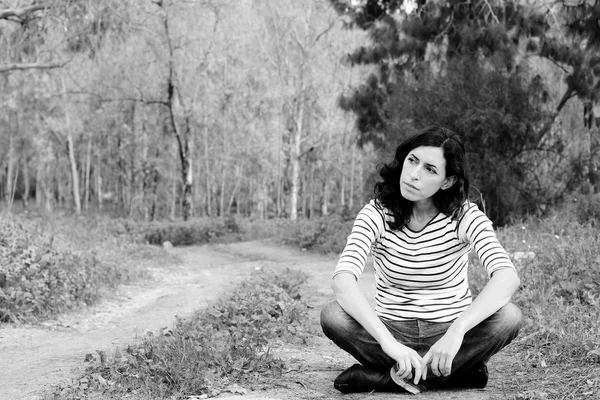 Beautiful woman in forest — Stock Photo, Image