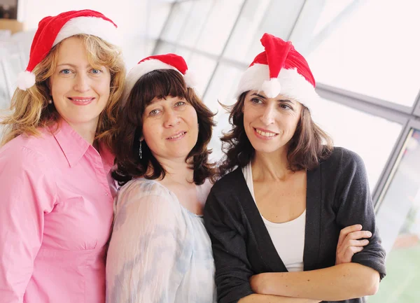 Femmes portant un chapeau de Noël — Photo